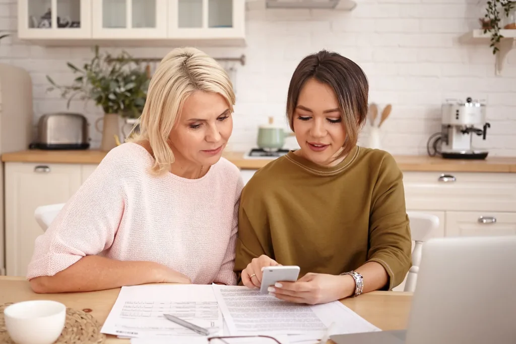 Financial Tips for Single Moms:  Save Money, and Achieve Financial Independence