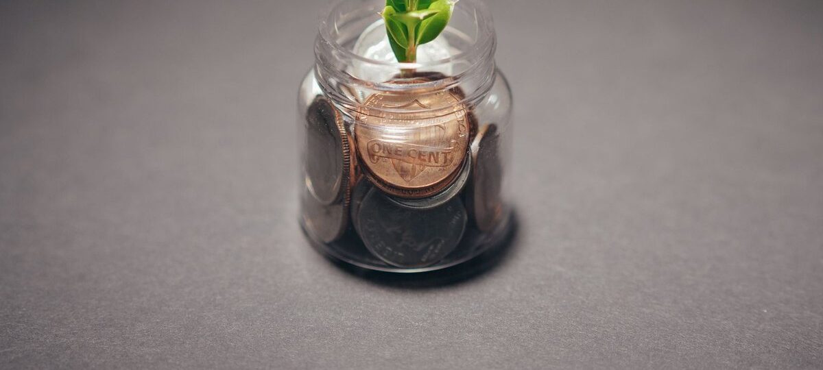 Compound interest explained, with a worked example and calculator formula